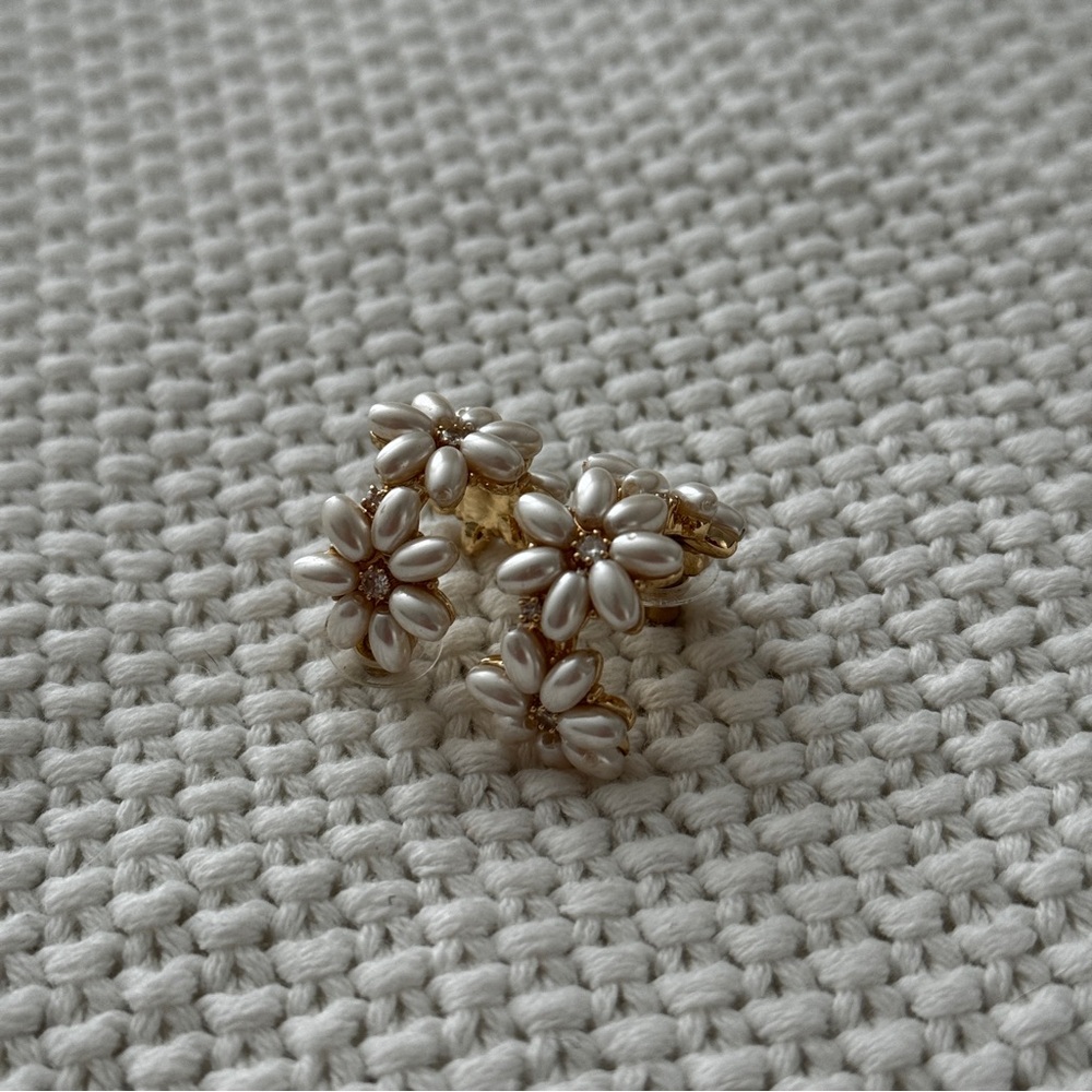 House of Harlow 1960 Gold & Pearl Daisy Post Hoop Earrings - Picture 3 of 6